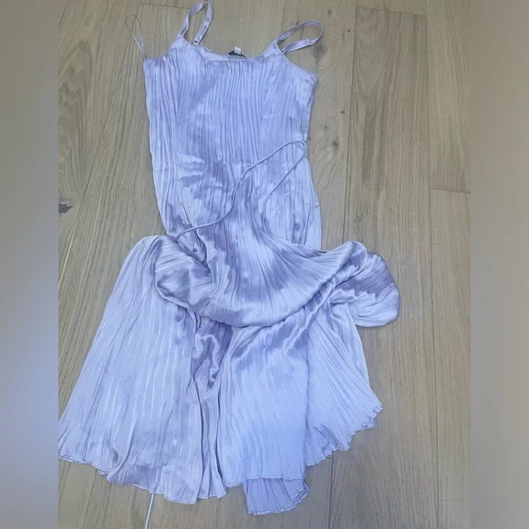 SOLD Beautiful Vince dress size M in bright lilac color - Picture 7 of 14